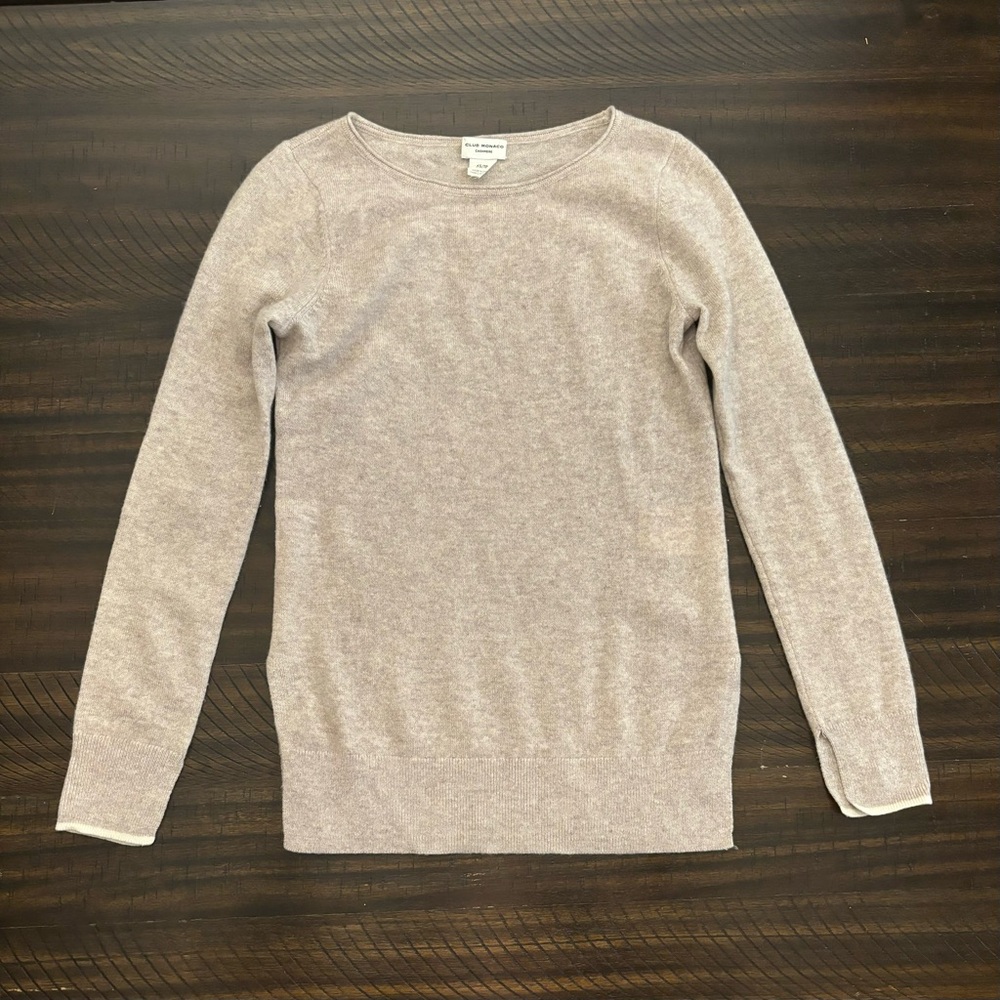 Winter White Club Monaco Crew Neck Sweater. 100% Cashmere. Size Xs